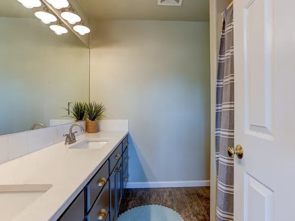 1494 NE Rumgay Ln, Bend, OR 97701