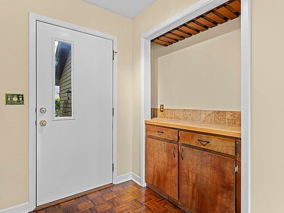 4th image of 129 Tanager Cir