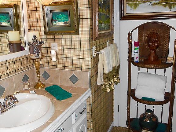 Downstairs full bathroom.