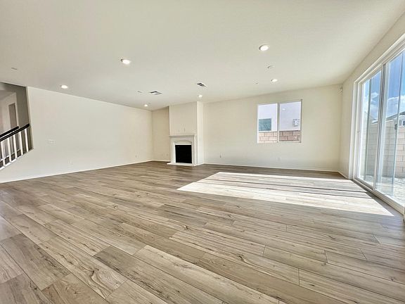 4th image of 3358 Garrick St