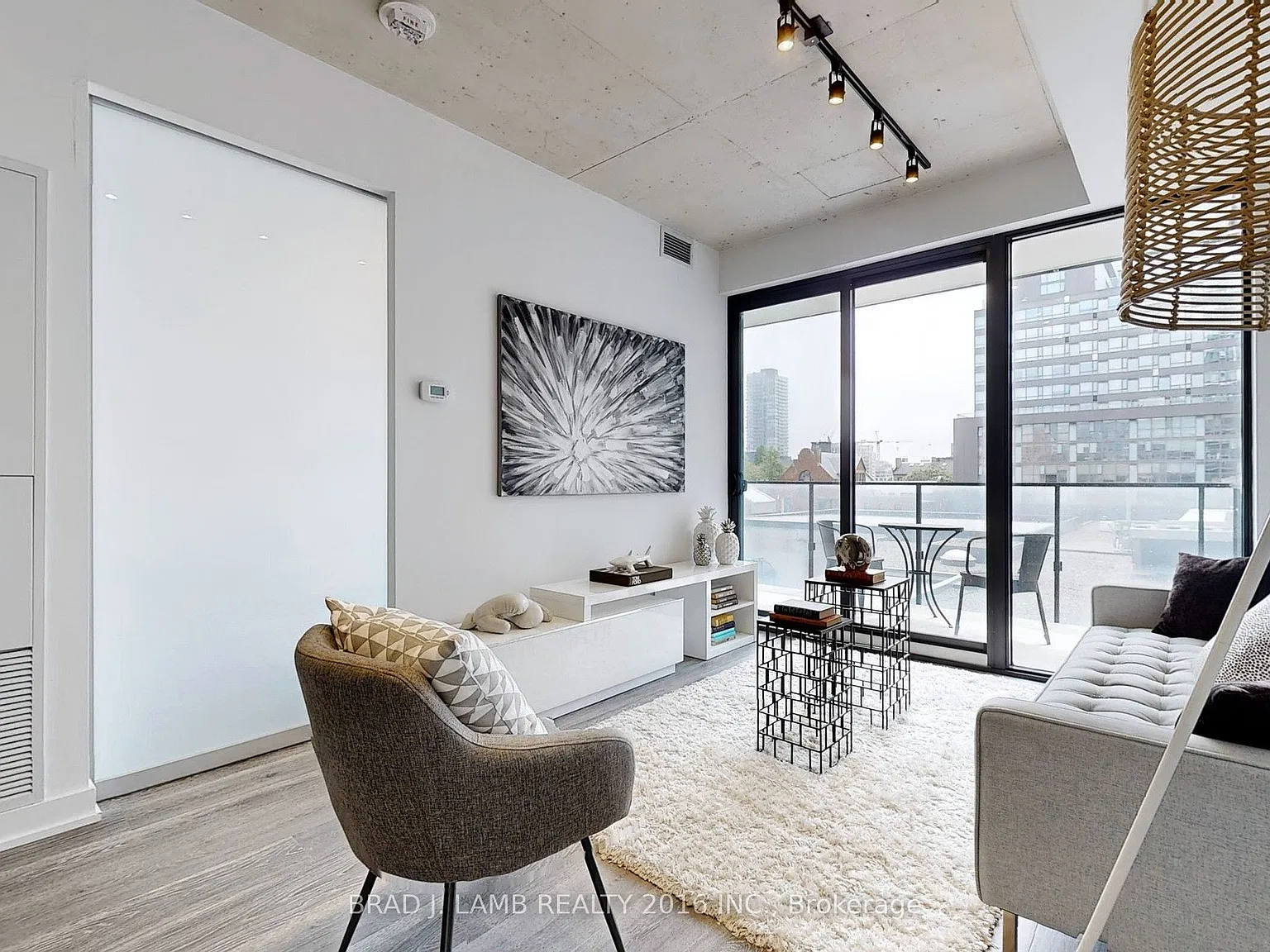 East 55 — Photo 3