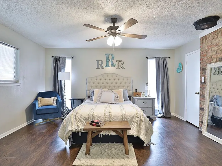 218 College Dr — Photo 19