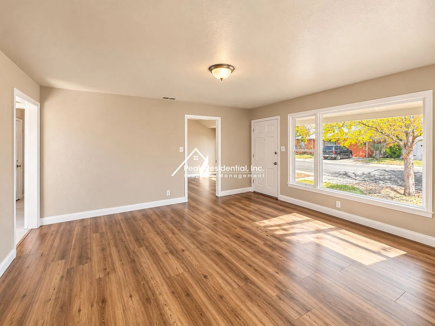 Wonderful Updated 3bd/1ba Home with Large Backyard — Photo 4