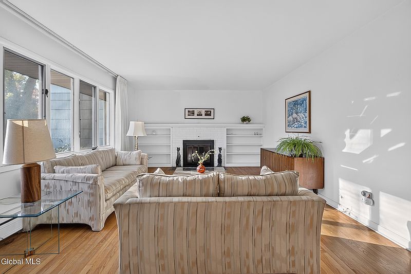 4th image of 128 Mosher Road