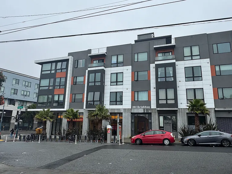 280 Brighton Luxury Apartments — Photo 15