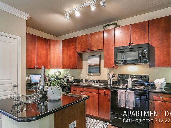 3rd image of 1461 Louisiana St #4087
