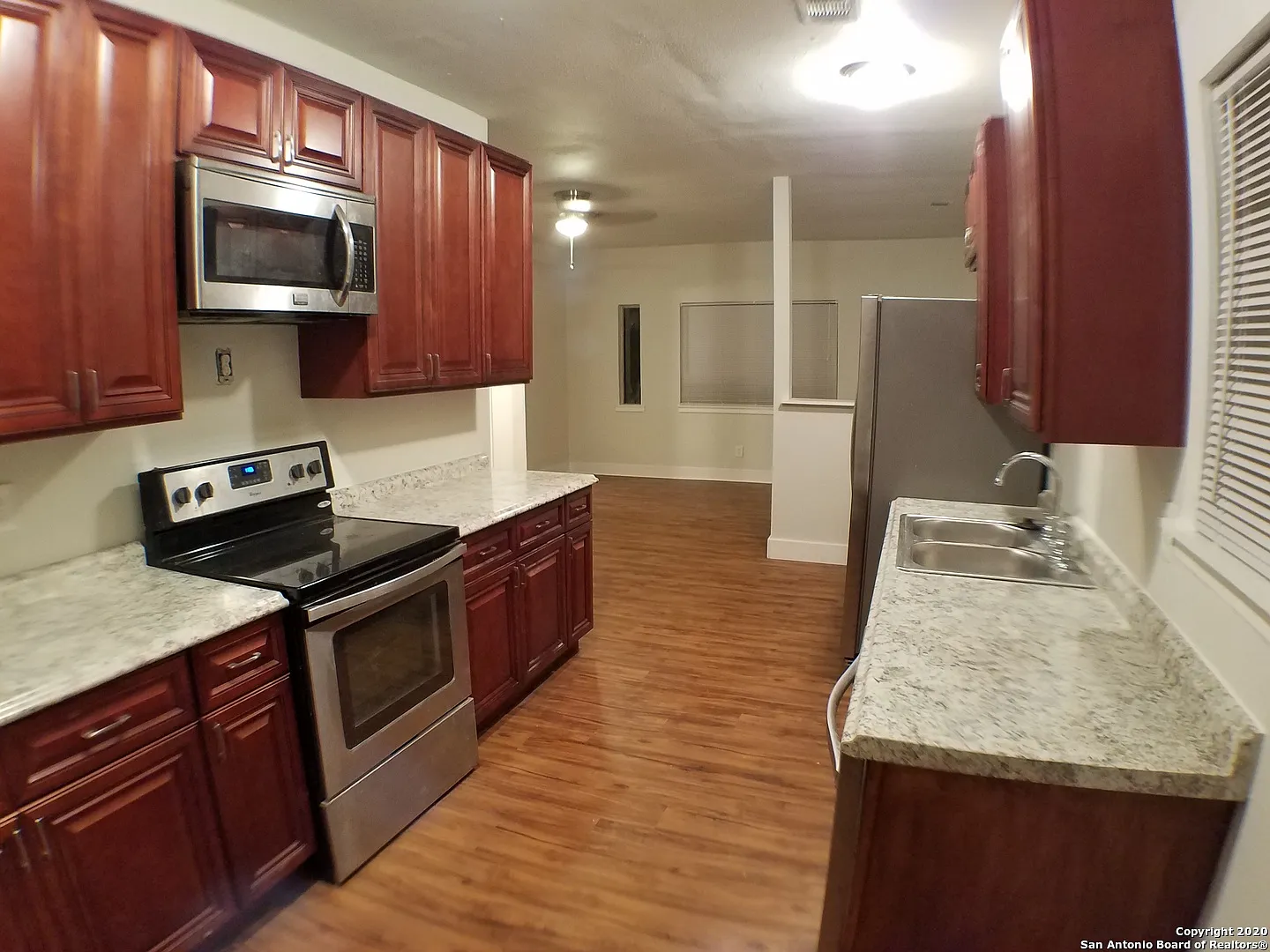 3 bed, 2.0 bath, 1082 sqft, $1,275 — Photo 3
