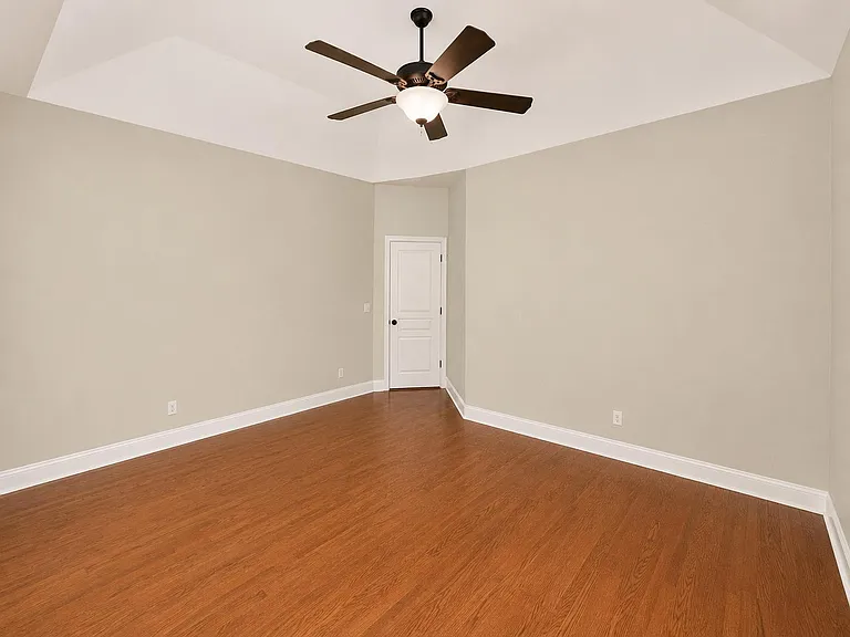 1047 E Monticello Cir — Photo 18