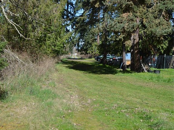 2nd image of 999 W Silberhorn