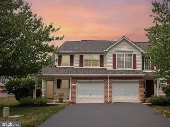 602 Red Rock Cir, Royersford, PA 19468