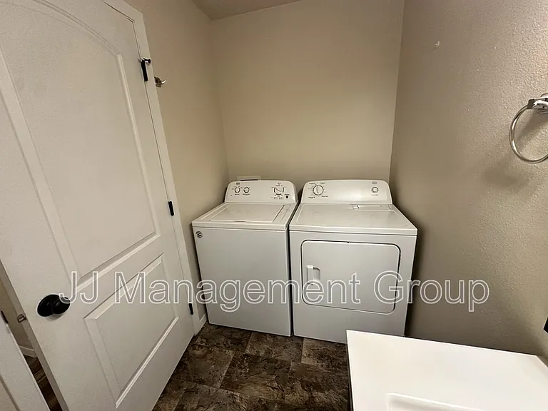 6205 N Astor St #4 — Photo 8