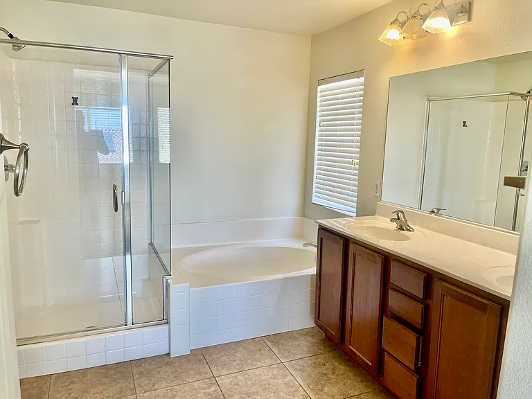 6550 Ditmars St — Photo 15