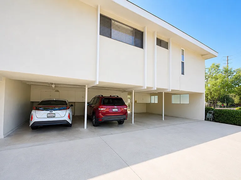 1700 Huntington Dr — Photo 15