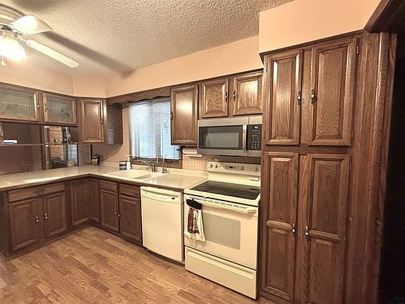 3rd image of 543 11th Ave NE