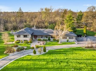 1444 Appleby Rd, Inverness, IL 60067