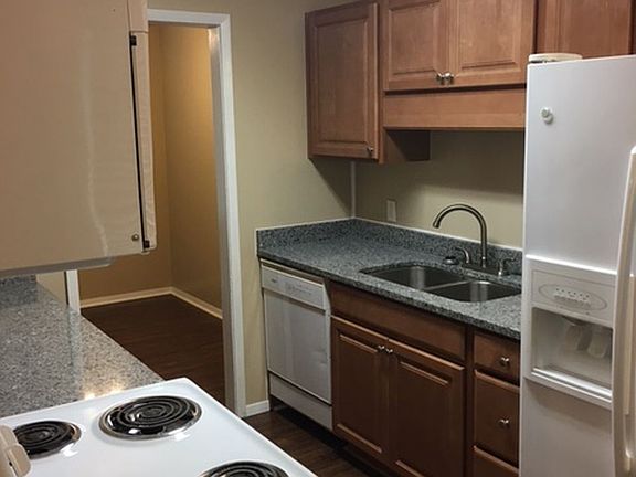 5th image of 30 Brittany Ct