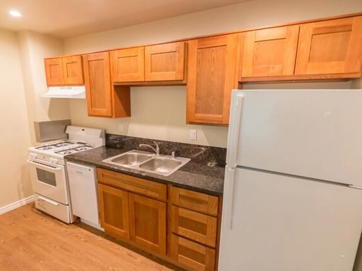 Sunset Village Apartments — Photo 1