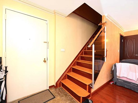 5th image of 75 Essex Dr APT 1F