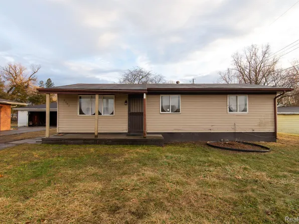 2303 W Coldwater Rd, Flint, MI 48505