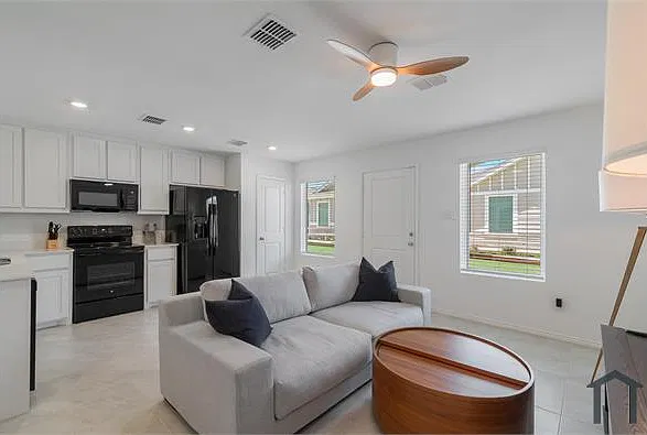 2 bed, 763 sqft, $2,580 — Photo 4