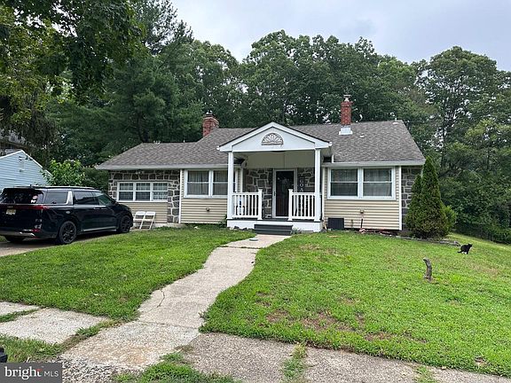 3rd image of 2411 N Cuthbert Dr