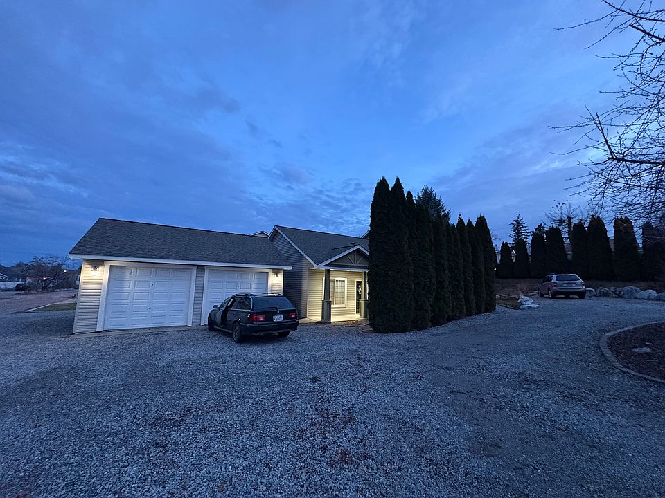Front door, 1 car garage available for rent. Garage rent is $50 per month.