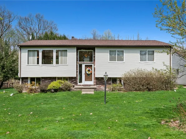 120 Horseshoe Dr S, Freeport, PA 16229