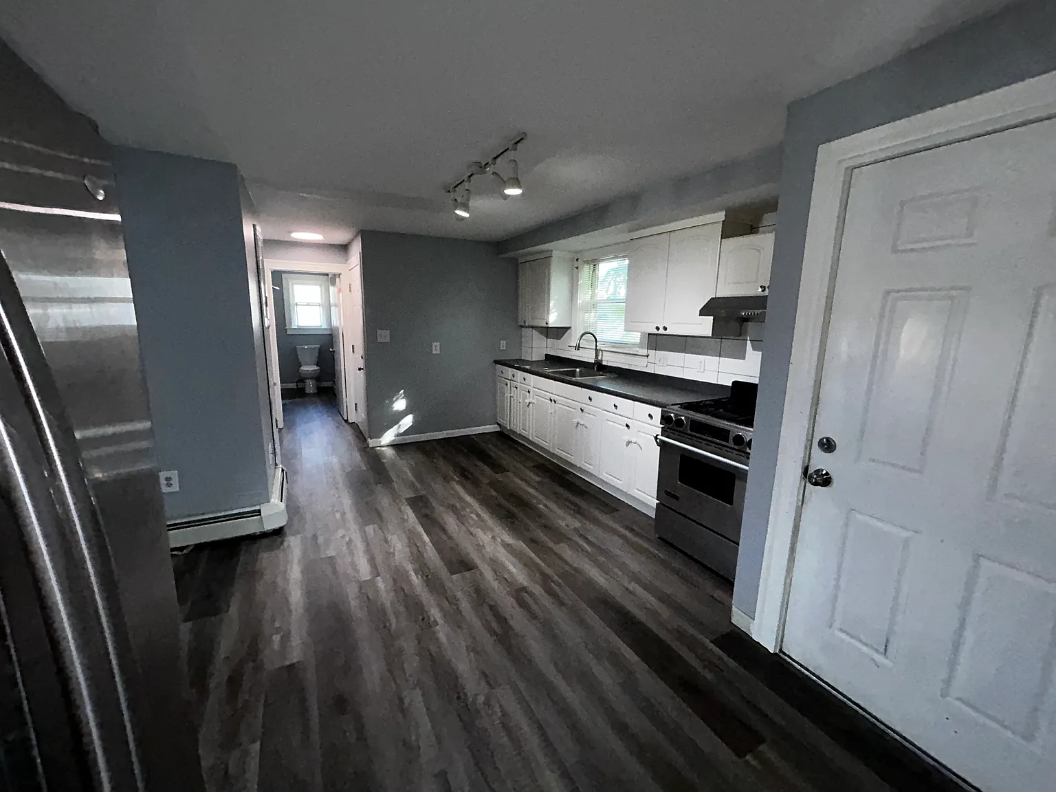 3 bed, 1000 sqft, $2,900 — Photo 3