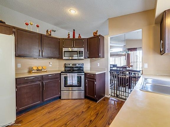 3rd image of 2735 Emerson Ln