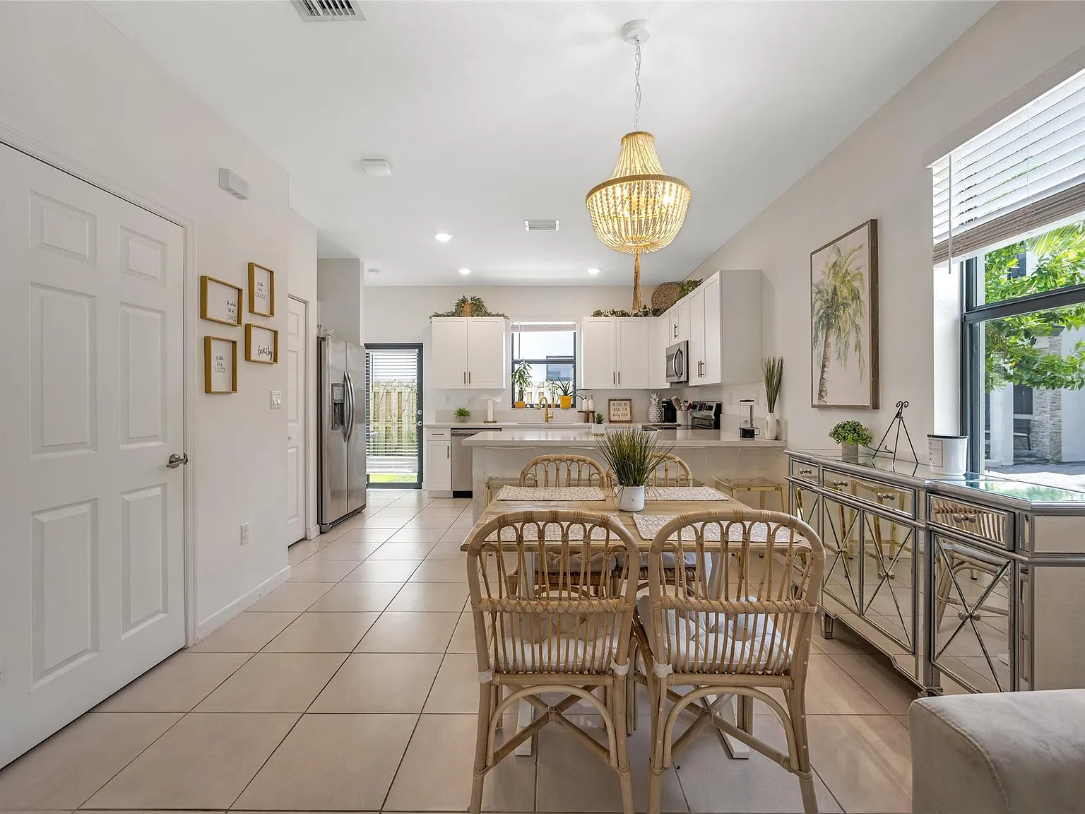 3 bed, 2.5 bath, 1365 sqft, $3,300 — Photo 2