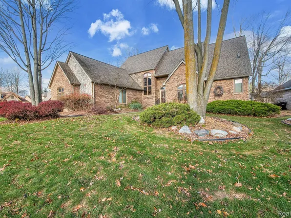 50414 Hunters Creek Trl, Shelby Township, MI 48317