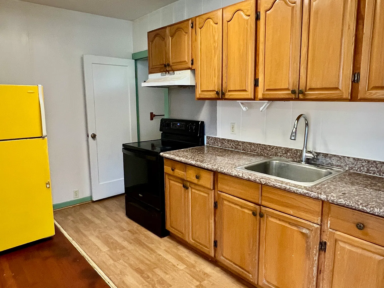 2 bed, 650 sqft, $2,100 — Photo 4