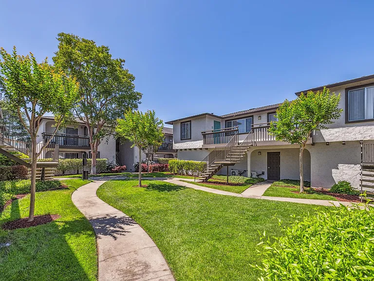 Solera Apartment Community — Photo 30