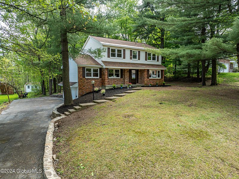 2nd image of 2288 Pinehaven Drive