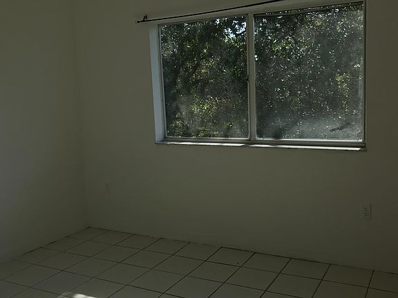 4th image of 1618 NW 38th St APT 8B