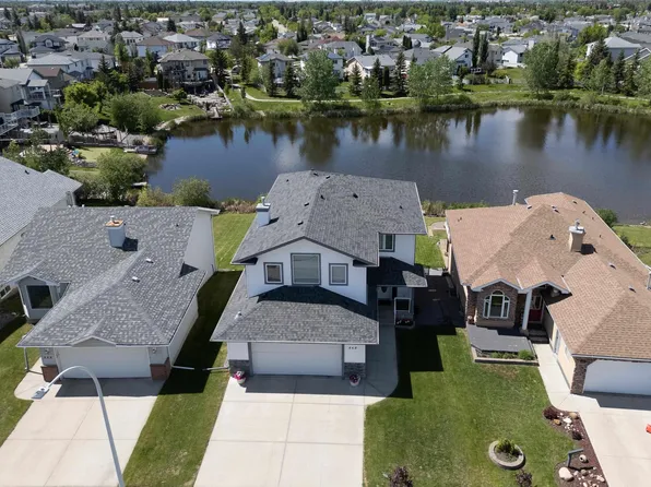 468 Klarvatten Lake Wynd NW, Edmonton, AB T5Z 3C2