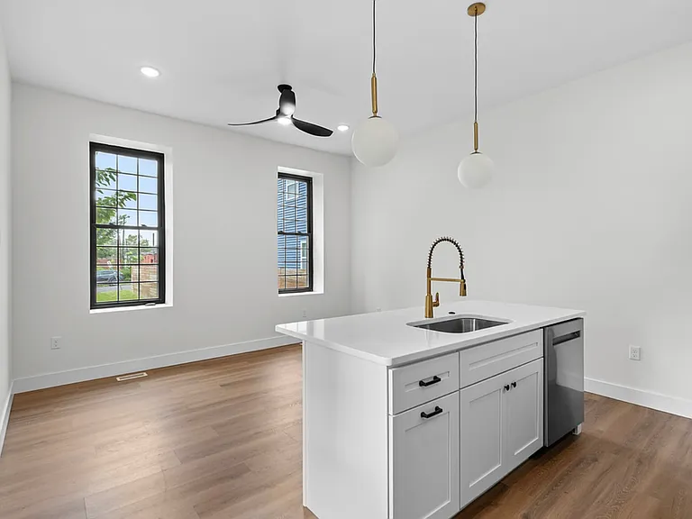 3418 Michigan Ave — Photo 5