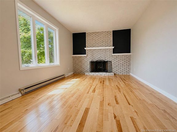3rd image of 215 Spruce St