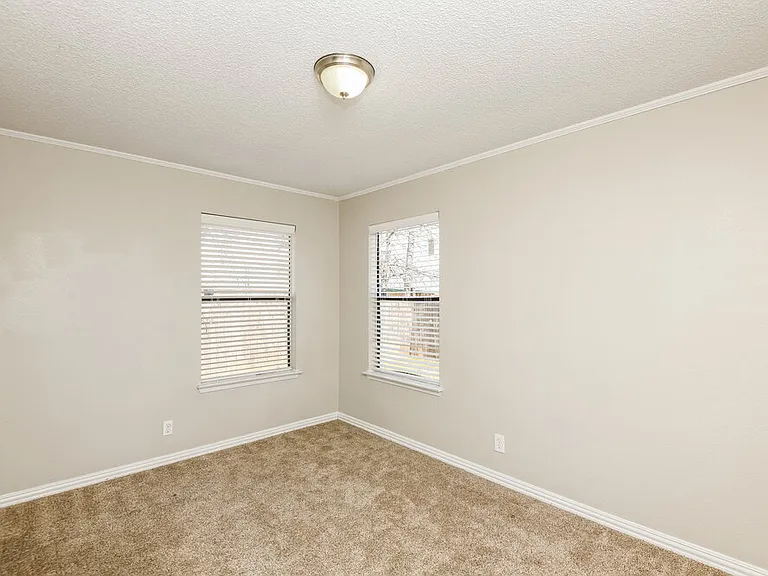505 Plainview Dr — Photo 13