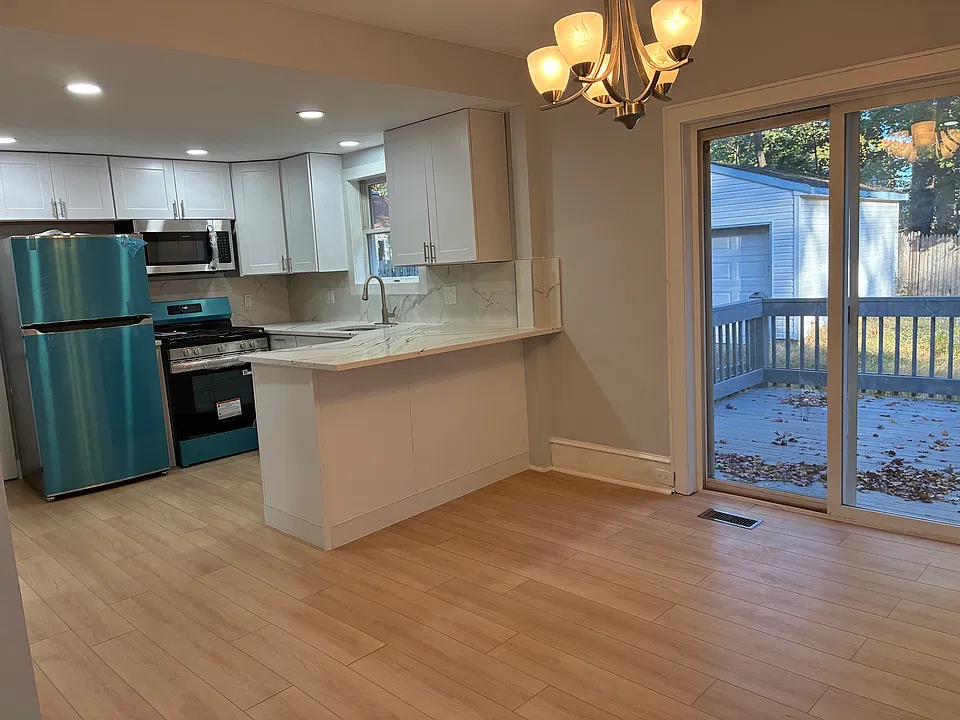 10 Highland Ave