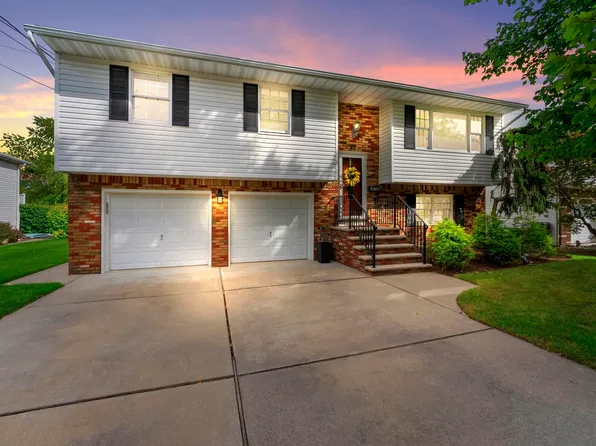 37 Valley Ct, Secaucus, NJ 07094