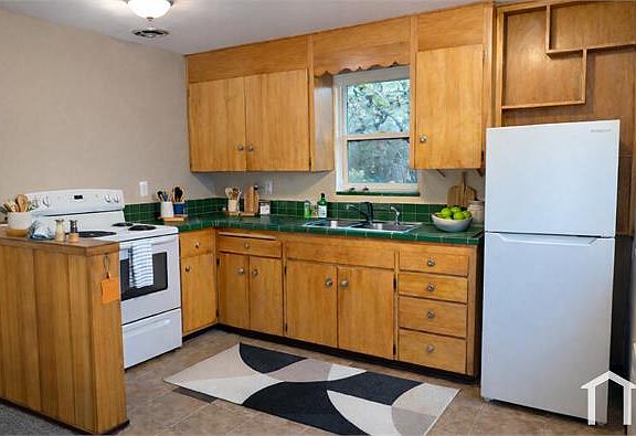 3rd image of 4619 College Ave #1