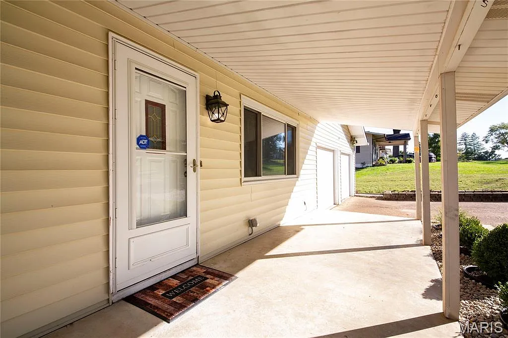 2 bed, 1.0 bath, 1350 sqft, $1,850 — Photo 3