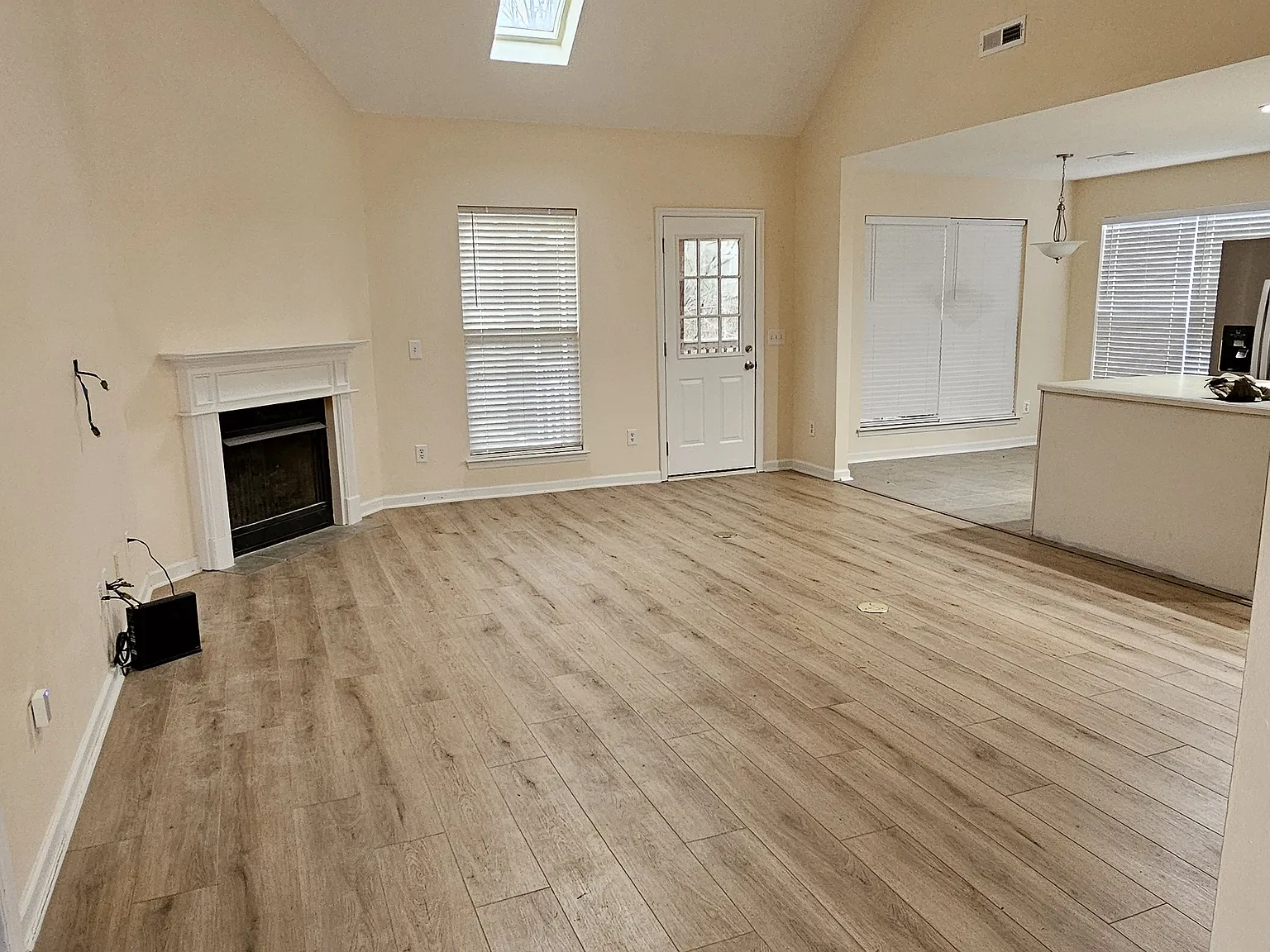 4 bed, 1600 sqft, $2,550 — Photo 2