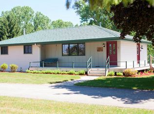 6807 E Hillcrest Rd, Two Rivers, WI 54241