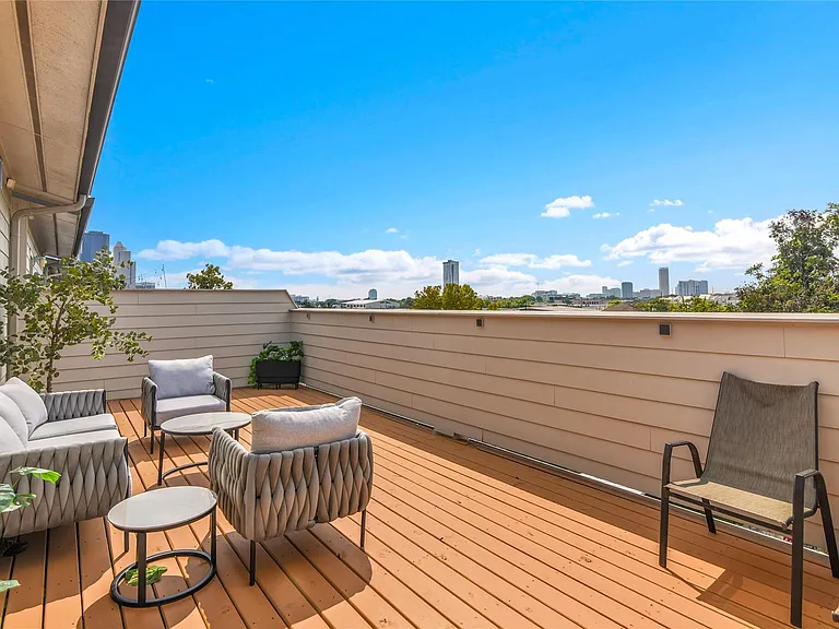 1411 Hickory St — Photo 15