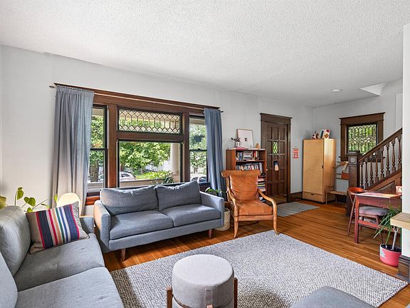 5th image of 124 Baker St W