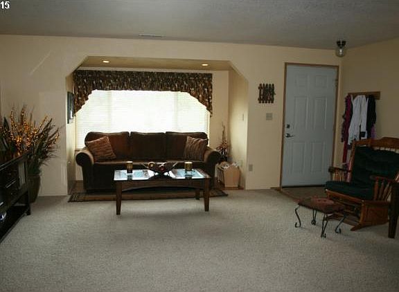 4th image of 530 SE Dawna Ct