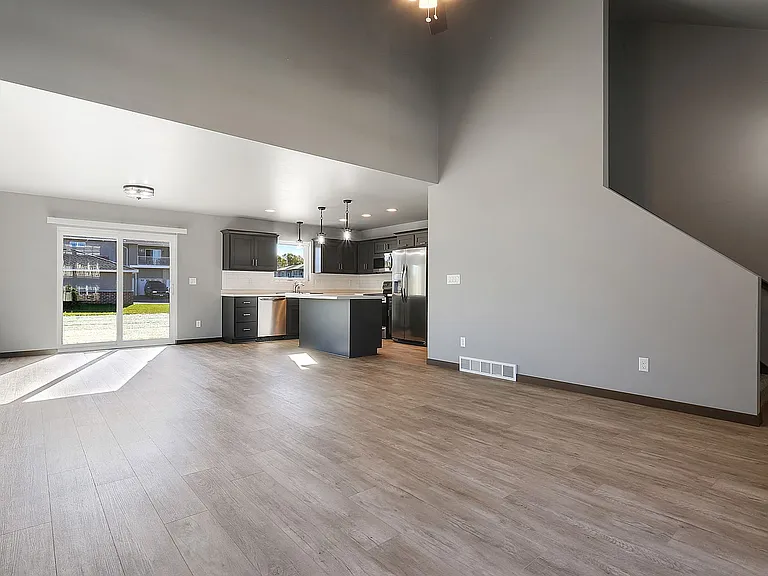 635 Diversity Dr — Photo 20