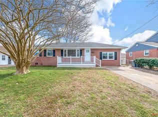 9 Prince George Dr, Hampton, VA 23669